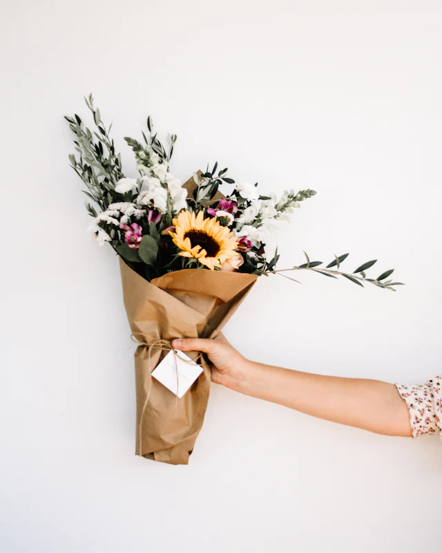 Wrapped bouquet handed over at the door Wrapped bouquet handed over at the door